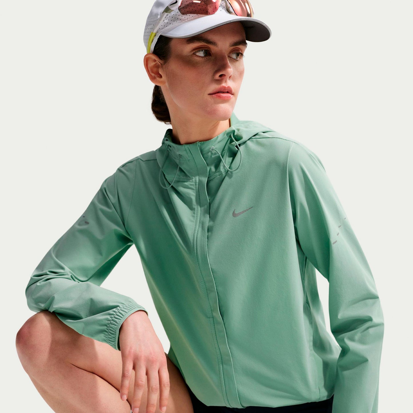 Nike Swift Chaqueta para correr Mujeres - verde claro, plateado