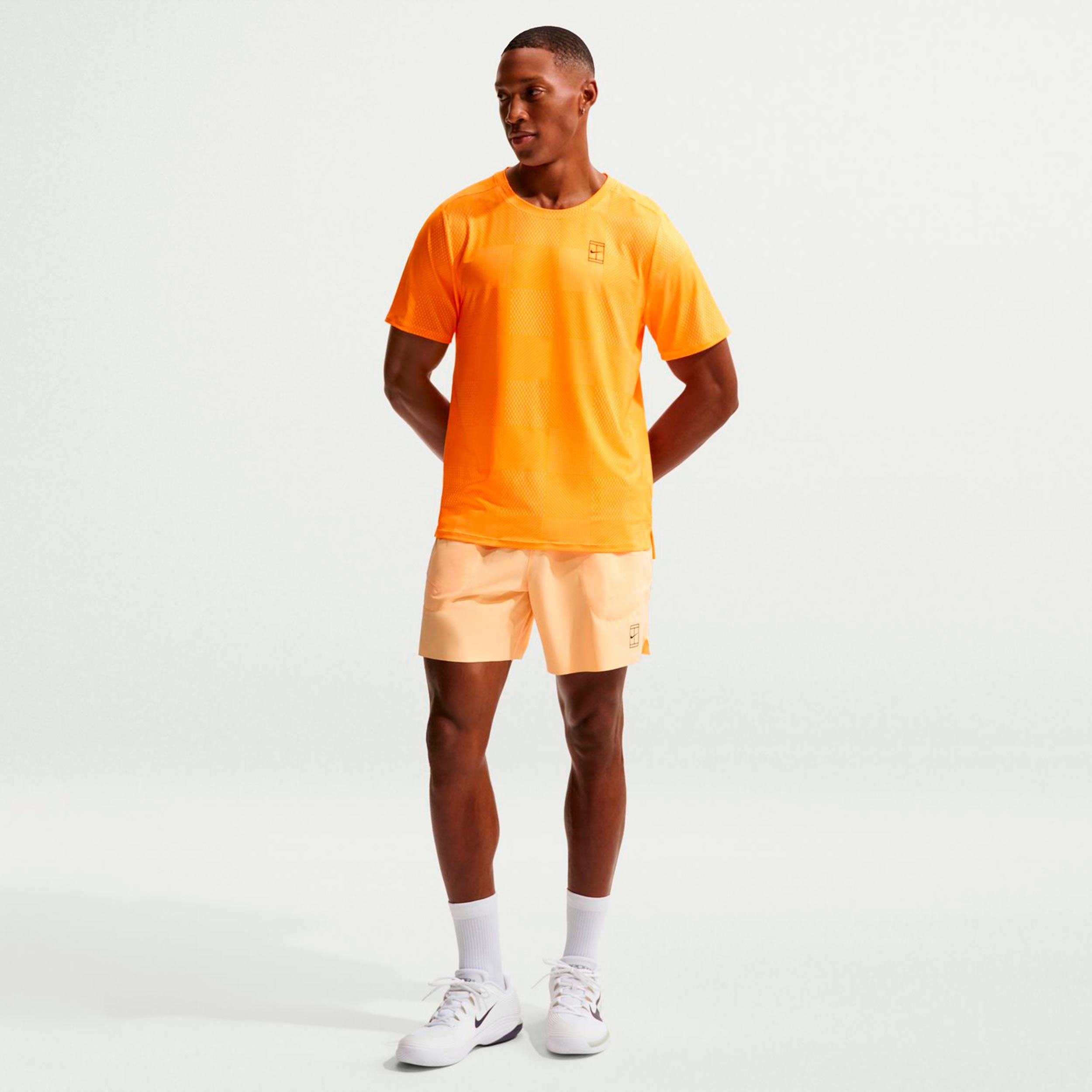 Carlos Alcaraz Court Dri-FIT Advantage 6in Shorts Hombres-amarillo