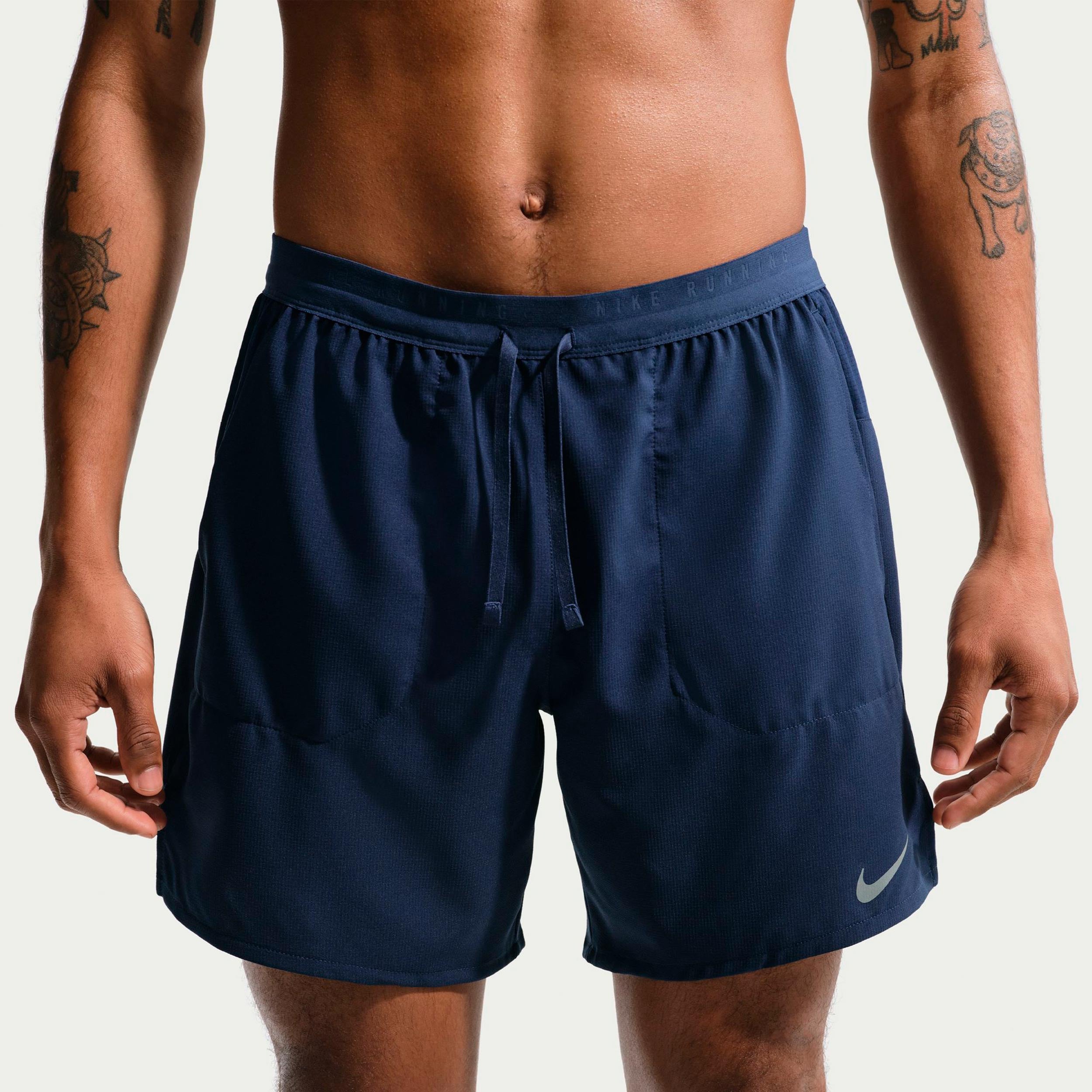 Nike STRIDE 2IN1 7IN  Pantalones cortos Hombres - azul oscuro, plateado