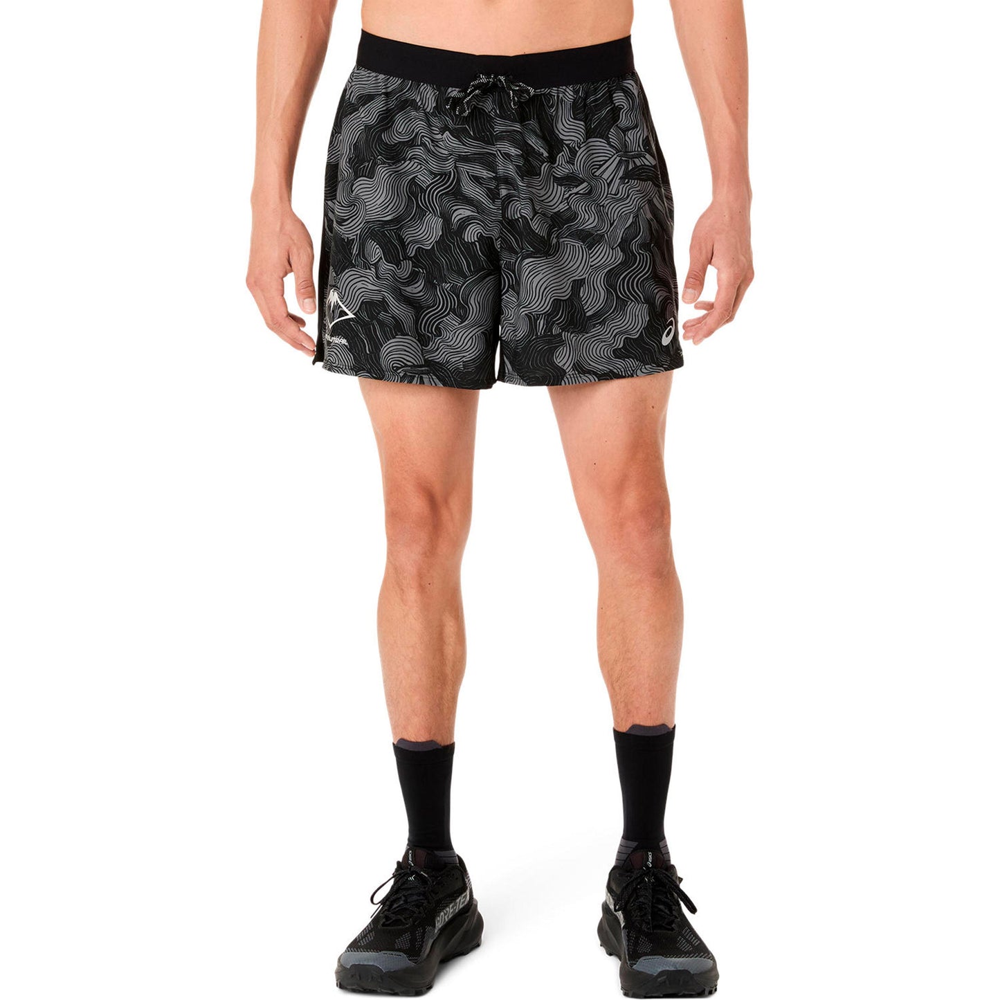 ASICS Fujitrail AOP 5in Pantalones cortos Hombres-negro, gris
