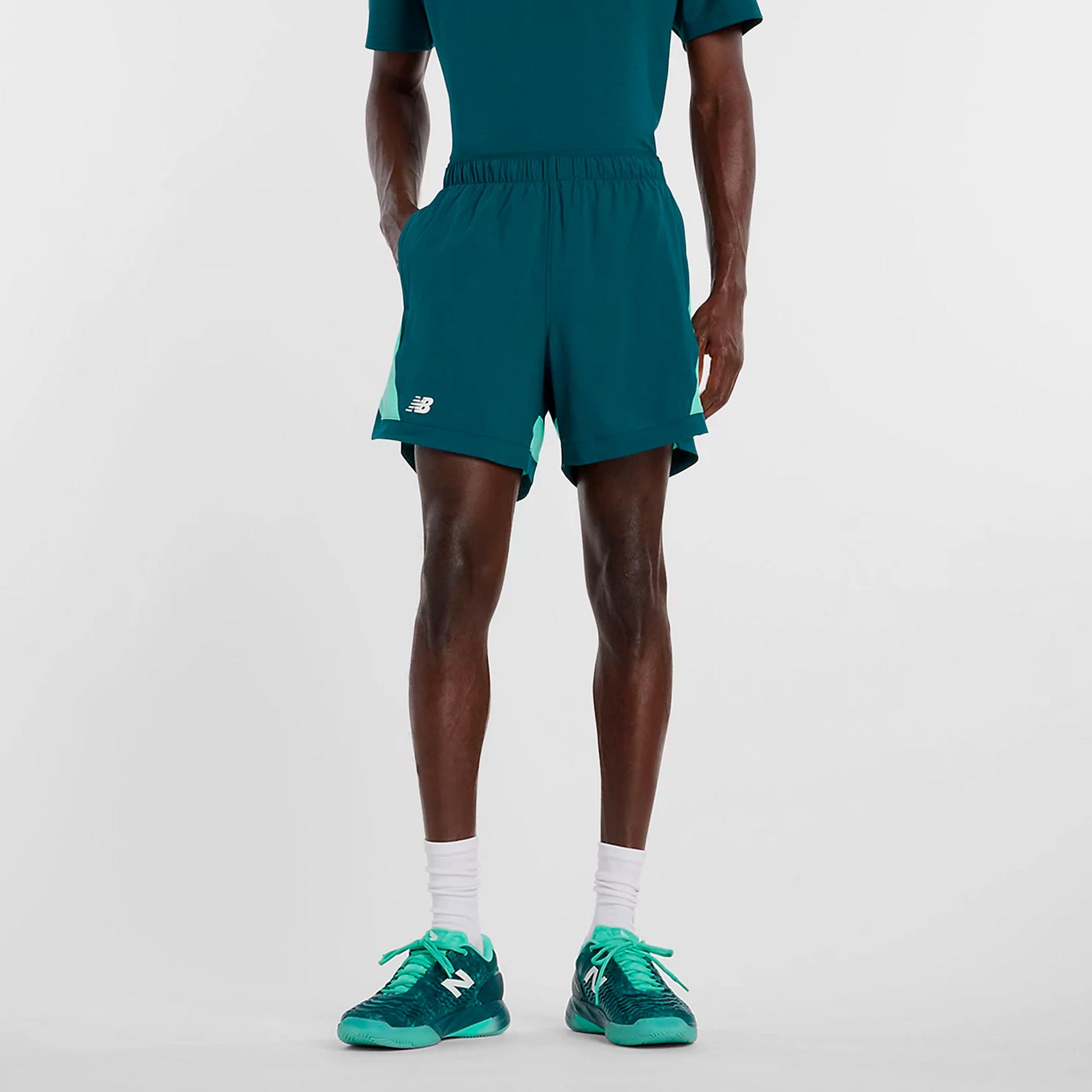 New Balance Tournament Novelty Shorts Hombres-color petróleo, blanco