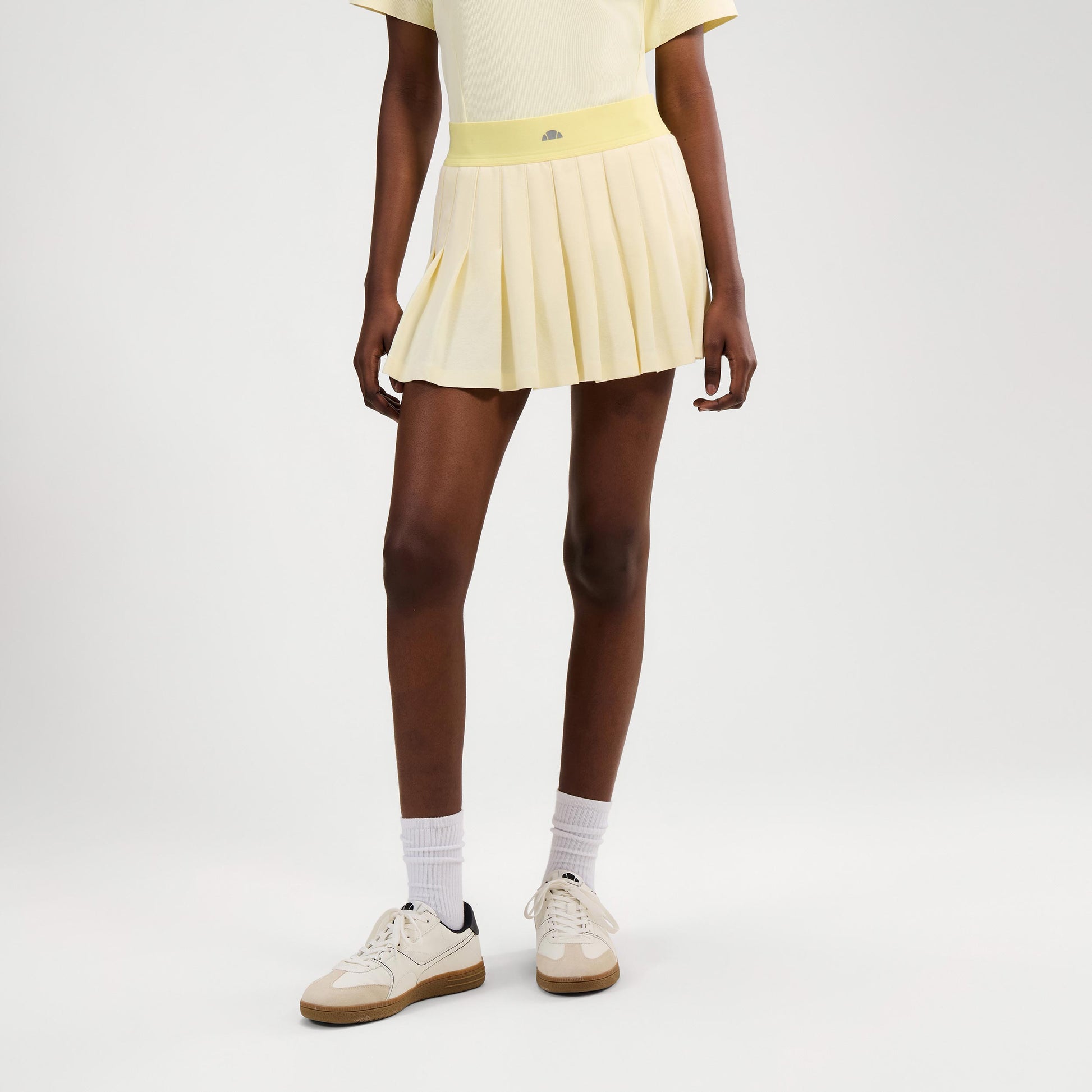 Ellesse Ortegas Shorts Mujeres - amarillo