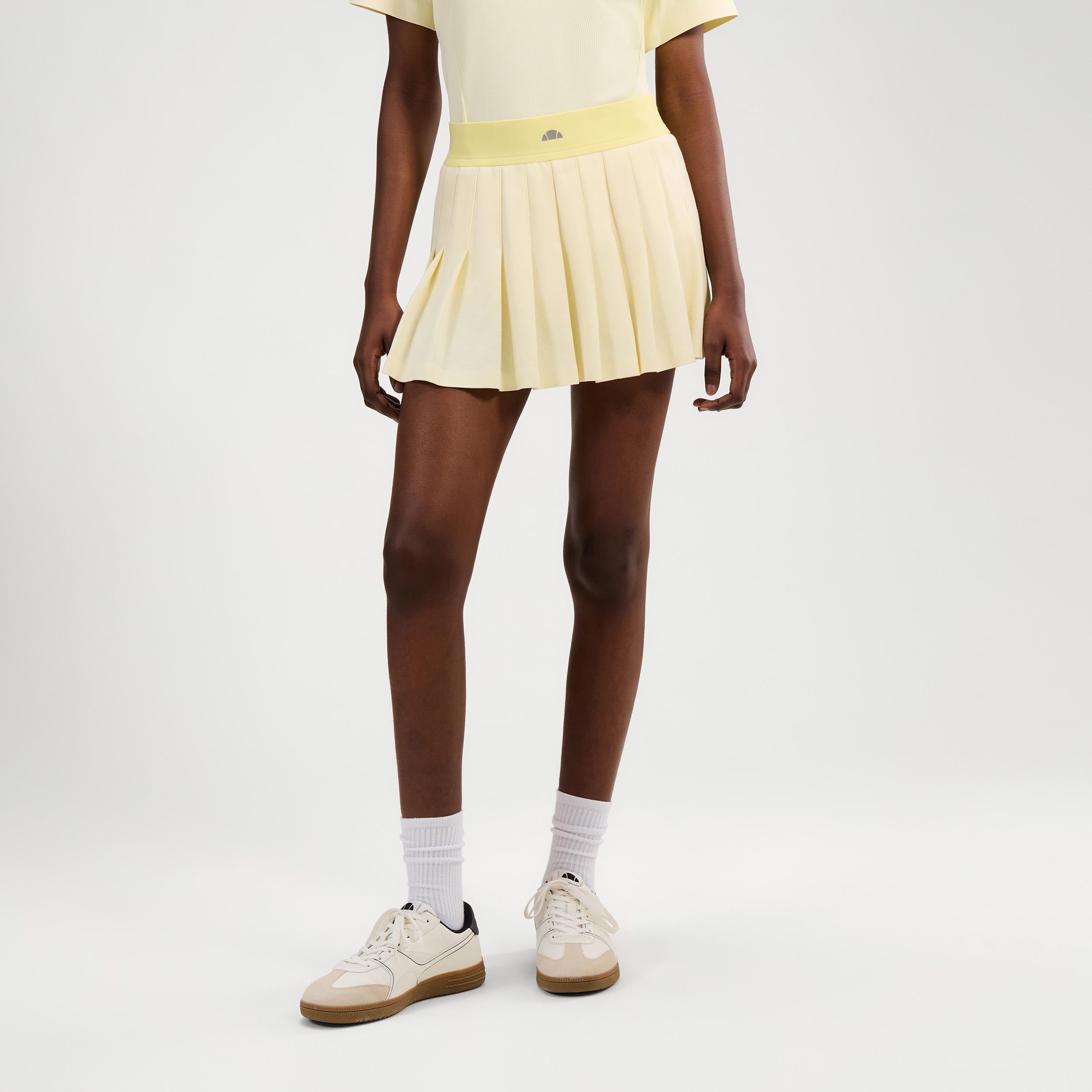 Ellesse Ortegas Shorts Mujeres - amarillo