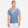 Jannik Sinner Court Dri-Fit Advantage Slam Polo Hombres - color petróleo, azul claro