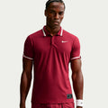 Jannik Sinner Court Slam Polo Hombres - rojo vino, crema