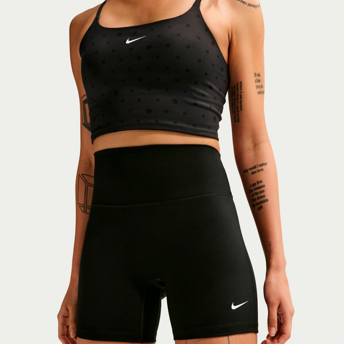 Nike High-Waist 5in Biker  Shorts Mujeres - negro
