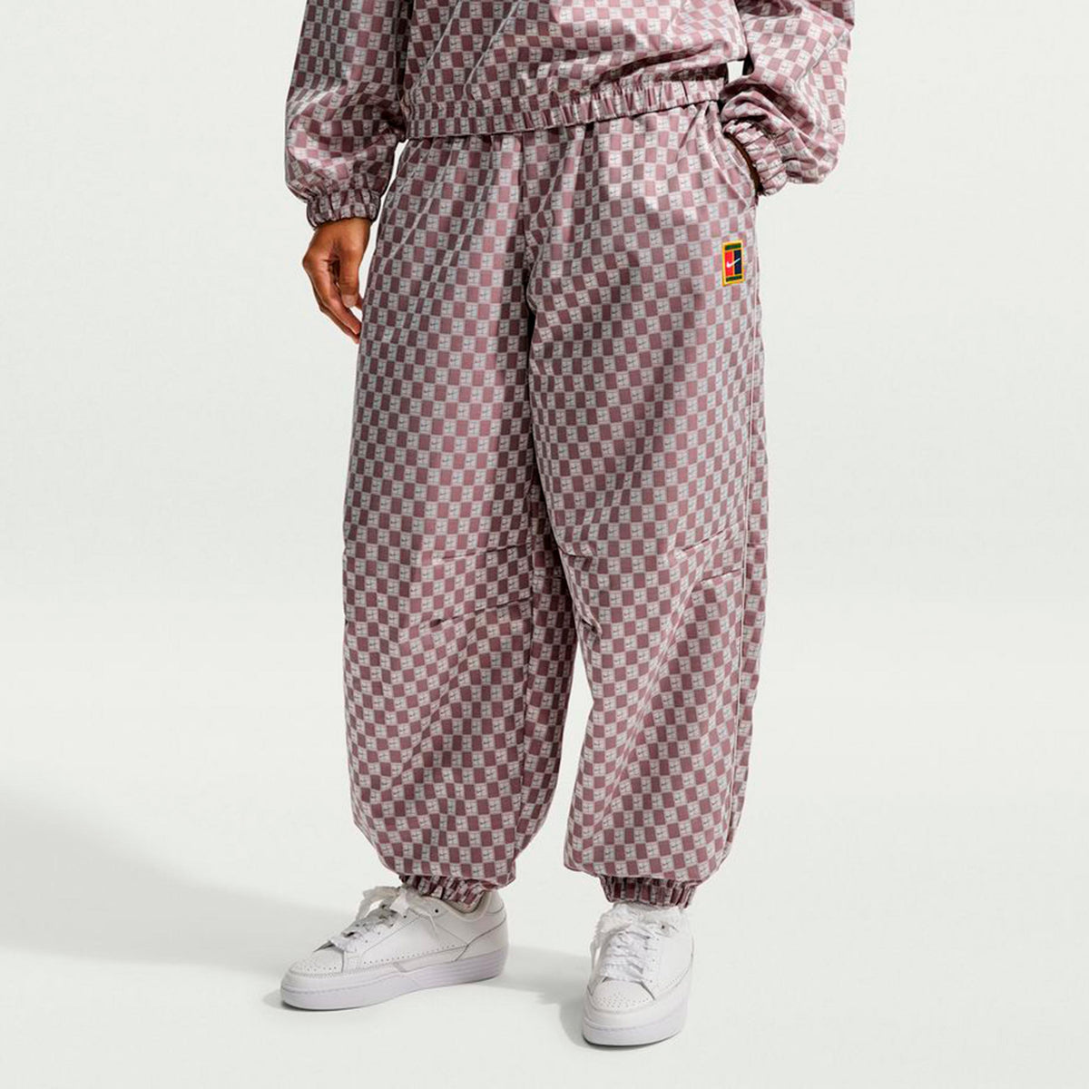 Nike Mid-Rise Oversized Pantalón de entrenamiento Mujeres - marrón
