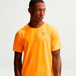 Ropa de tenis Nike Nike Carlos Alcaraz Court Dri-Fit Advantage Camiseta de manga corta Hombres-naranja