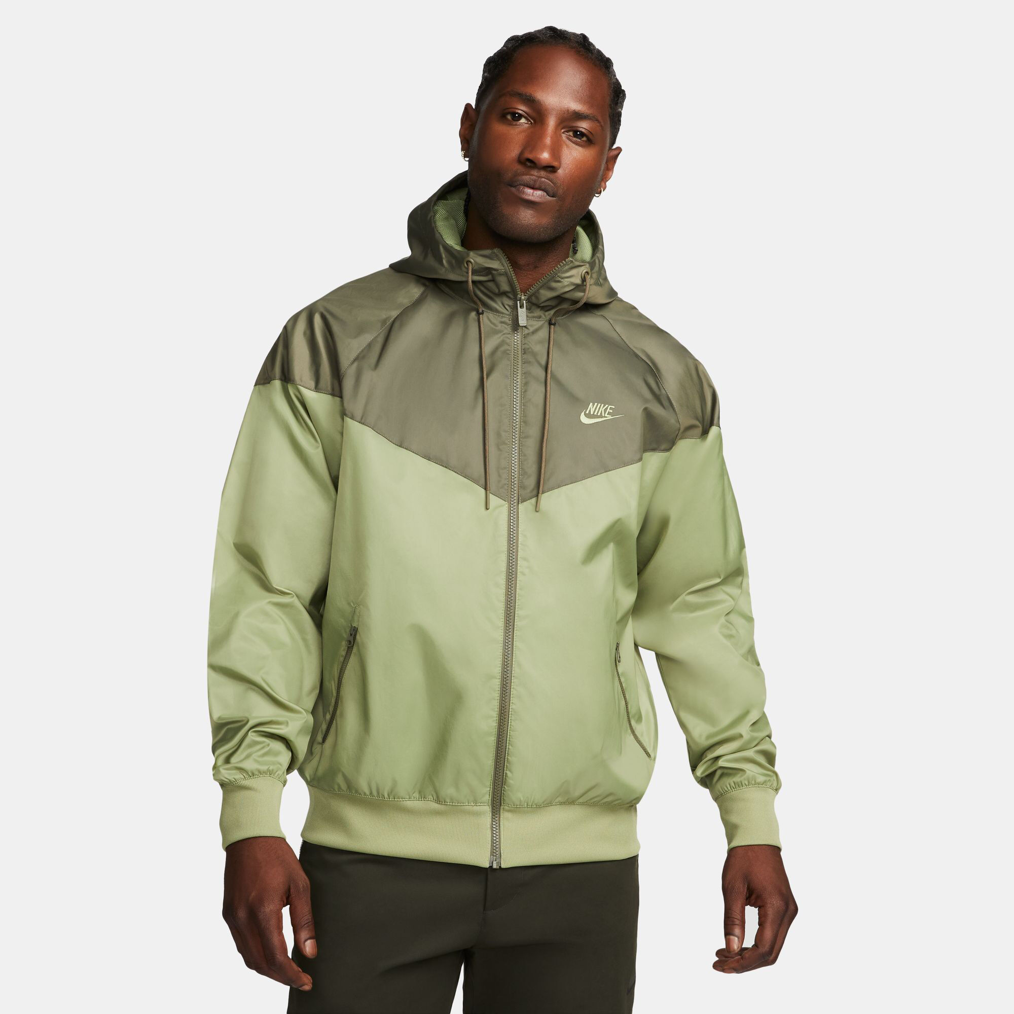 Buy Nike Heritage Essentials Windrunner Chaqueta De Entrenamiento Hombres Verde Oliva online Tennis Point ES