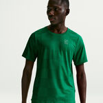 Ropa de tenis Nike Nike Court Dri-Fit Advantage Camiseta de manga corta Hombres-verde