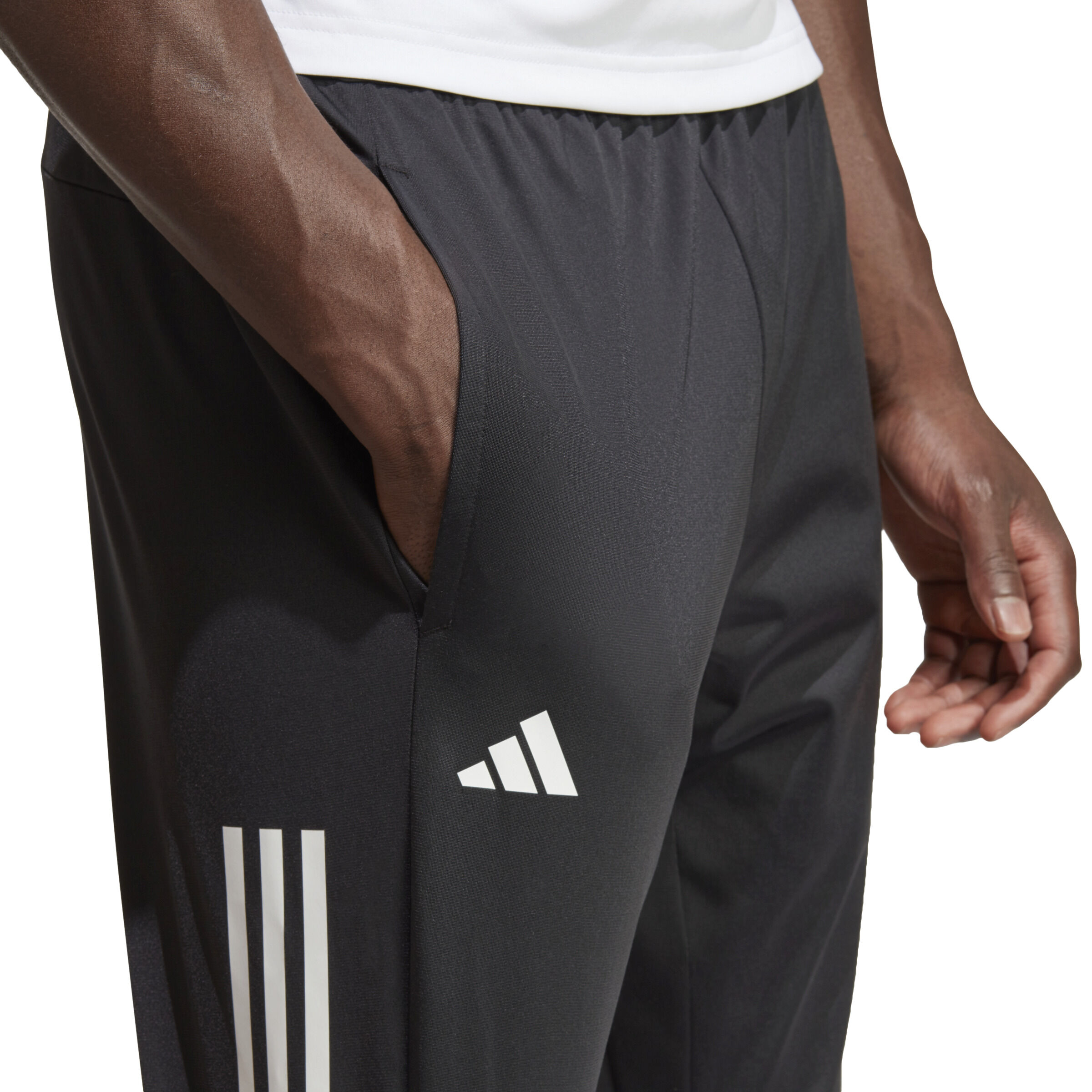 Buy adidas 3 Stripes Knitted Pantalon De Entrenamiento Hombres Negro Blanco online Tennis Point ES