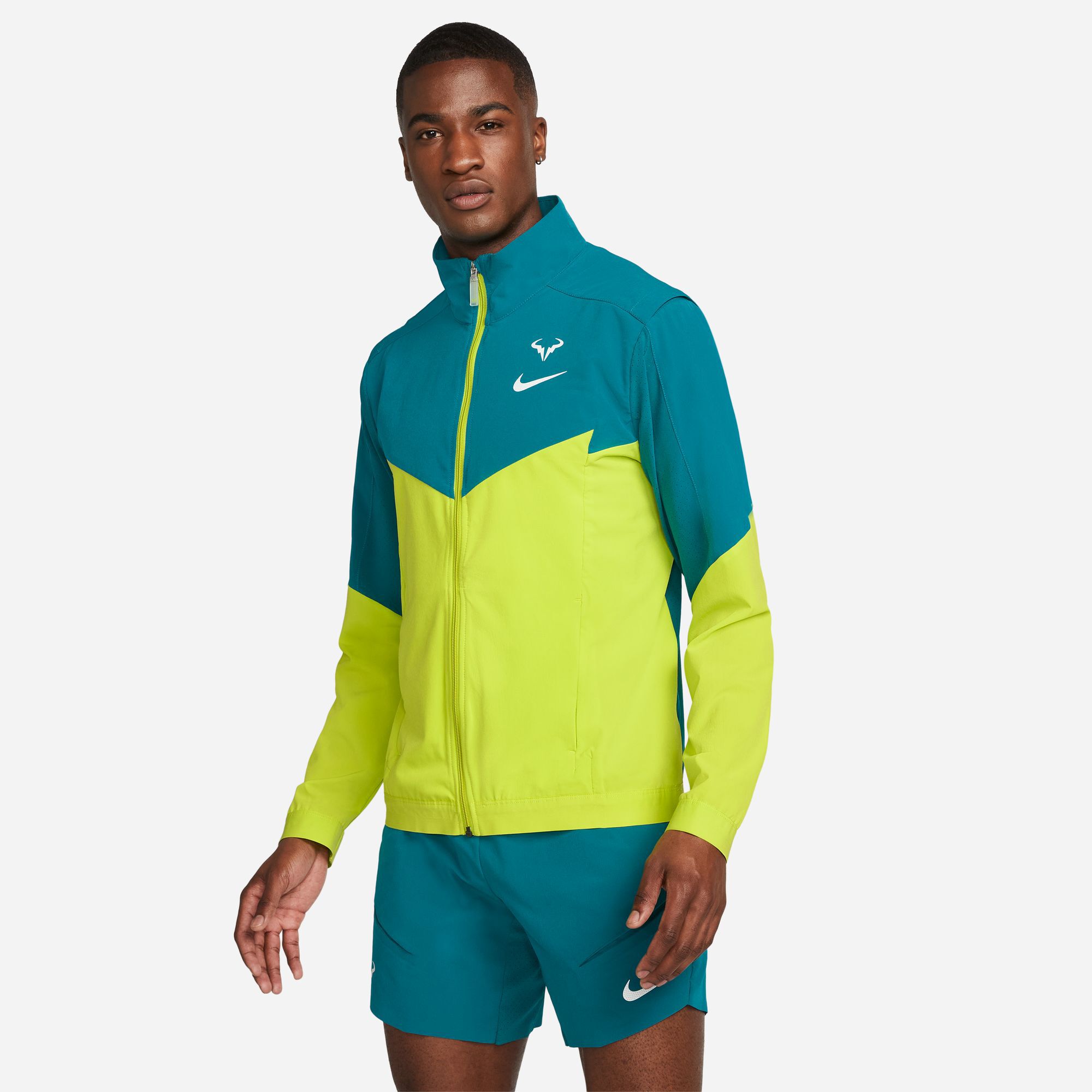 Buy Nike Rafael Nadal Court Dri Fit Chaqueta De Entrenamiento Hombres Verde Neon Azul online Tennis Point ES